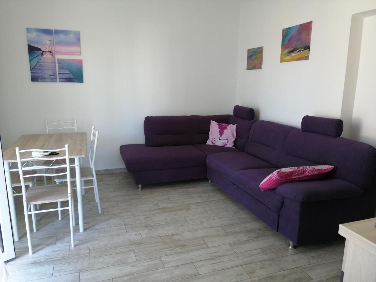 Apartmani Nevera Крк Екстер'єр фото