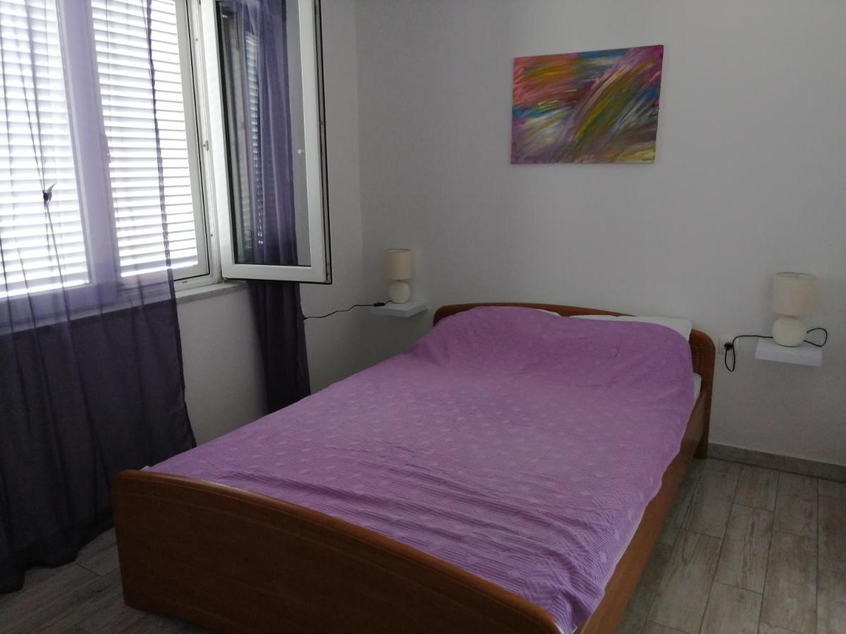 Apartmani Nevera Крк Екстер'єр фото