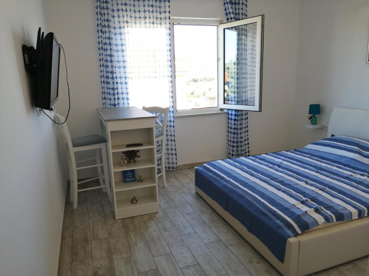 Apartmani Nevera Крк Екстер'єр фото
